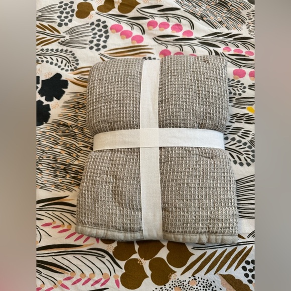 NEW Pottery Barn Belgian Flax Linen Waffle Weave King Pillow Sham Eucalyptus NWT - Picture 6 of 6